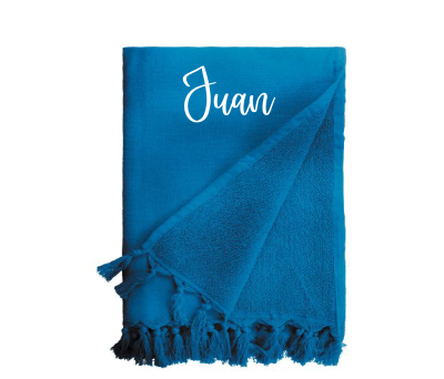 Toalla azul personalizada con nombre como detalle de comunión o boda